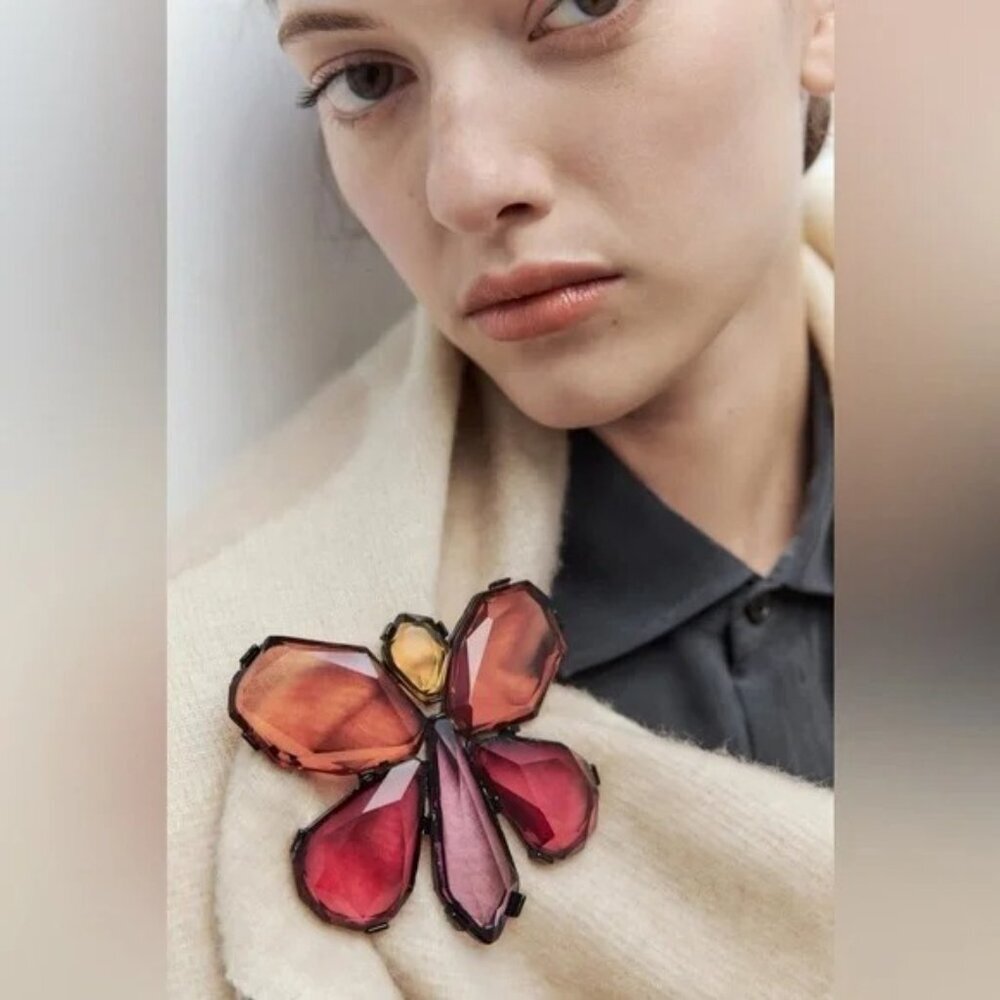 New Zara Resin Butterfly Brooch ✨🔥✨ No 🏷️ With Beautiful Gift Packaging 🎁 - Picture 2 of 6